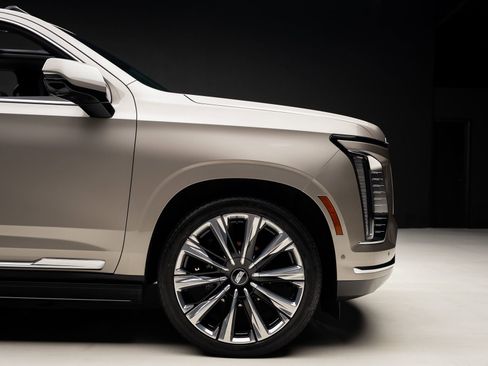 Used 2025 Cadillac Escalade ESV Premium Luxury Platinum AWD/4WD image 39