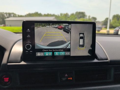 Used 2025 Honda Pilot TrailSport image 21