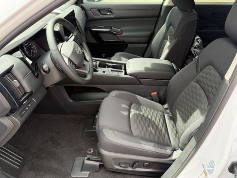 New 2026 Nissan Pathfinder SV w/ SV Premium Package FWD image 16