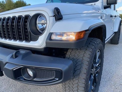 Used 2024 Jeep Gladiator Sport image 9