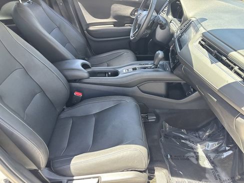 Used 2021 Honda HR-V EX-L image 9