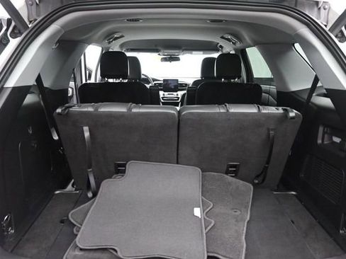 Certified 2022 Ford Explorer XLT w/ Equipment Group 202A AWD/4WD image 23