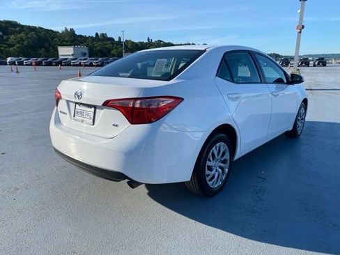 Used 2017 Toyota Corolla LE w/ Carpet Mat Package (TMS) FWD image 8