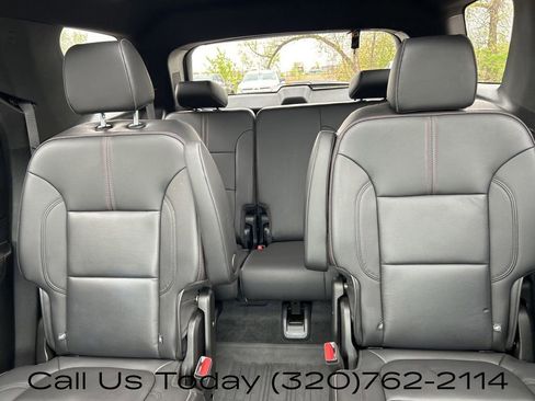 Certified 2023 Chevrolet Traverse RS w/ LPO, Floor Liner Package AWD/4WD image 32