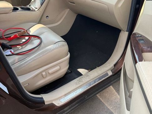 Used 2014 Toyota Venza XLE w/ XLE Premium Package image 12