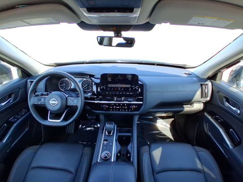 Used 2025 Nissan Pathfinder SL AWD/4WD image 13