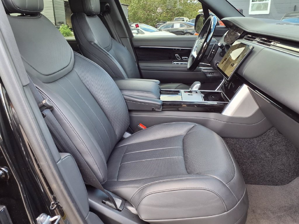 Used 2025 Land Rover Range Rover Long Wheelbase SE AWD/4WD image 13