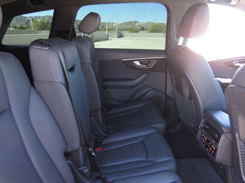 Used 2023 Audi Q7 3.0T Prestige image 12