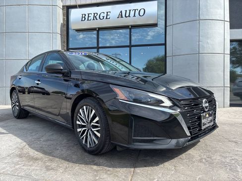 Used 2025 Nissan Altima 2.5 SV FWD image 1