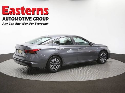 Used 2024 Nissan Altima 2.5 SV FWD image 41