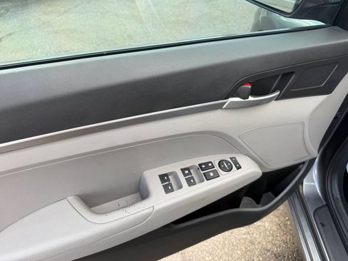 Used 2020 Hyundai Elantra SE w/ Cargo Package (C1) FWD image 8
