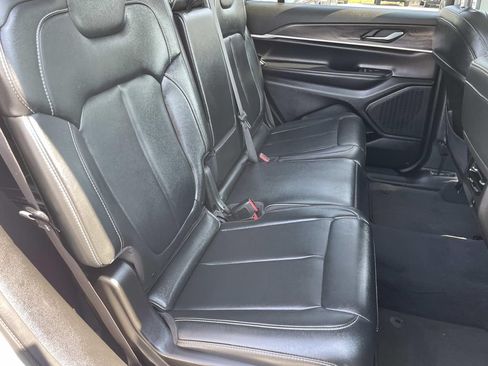 Used 2023 Jeep Grand Cherokee L Limited AWD/4WD image 26