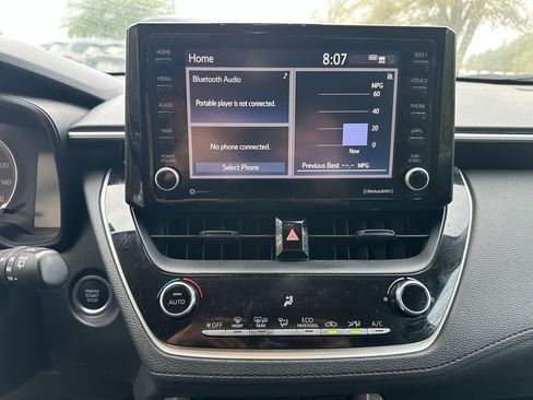 Used 2022 Toyota Corolla Cross LE image 19