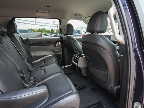 Used 2025 Kia Carnival FWD image 45