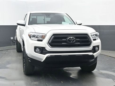Used 2022 Toyota Tacoma SR5 w/ Technology Package image 19