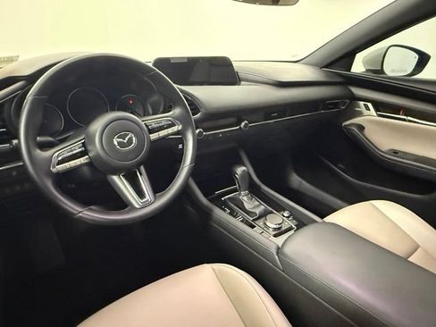 Used 2019 MAZDA MAZDA3 Hatchback w/ Preferred Package FWD image 39
