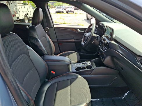 Used 2025 Ford Escape ST-Line FWD image 12