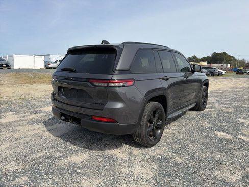 Used 2024 Jeep Grand Cherokee Limited w/ Black Appearance Package image 5