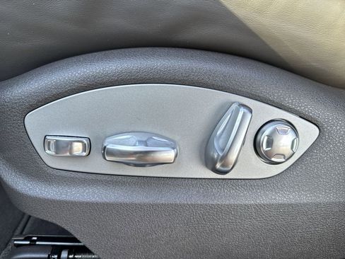 Used 2024 Porsche Macan image 16