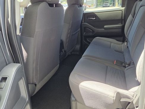 Used 2023 Nissan Frontier SV w/ SV Convenience Package RWD image 9
