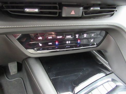 Used 2021 Buick Envision Essence w/ Sport Touring Package image 17