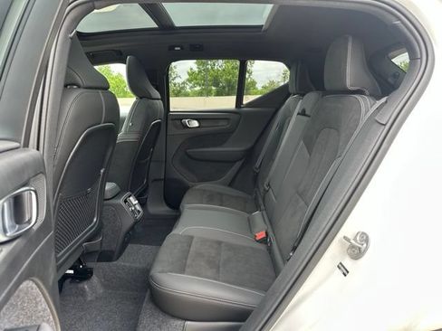 Certified 2025 Volvo XC40 B5 Plus AWD/4WD image 13
