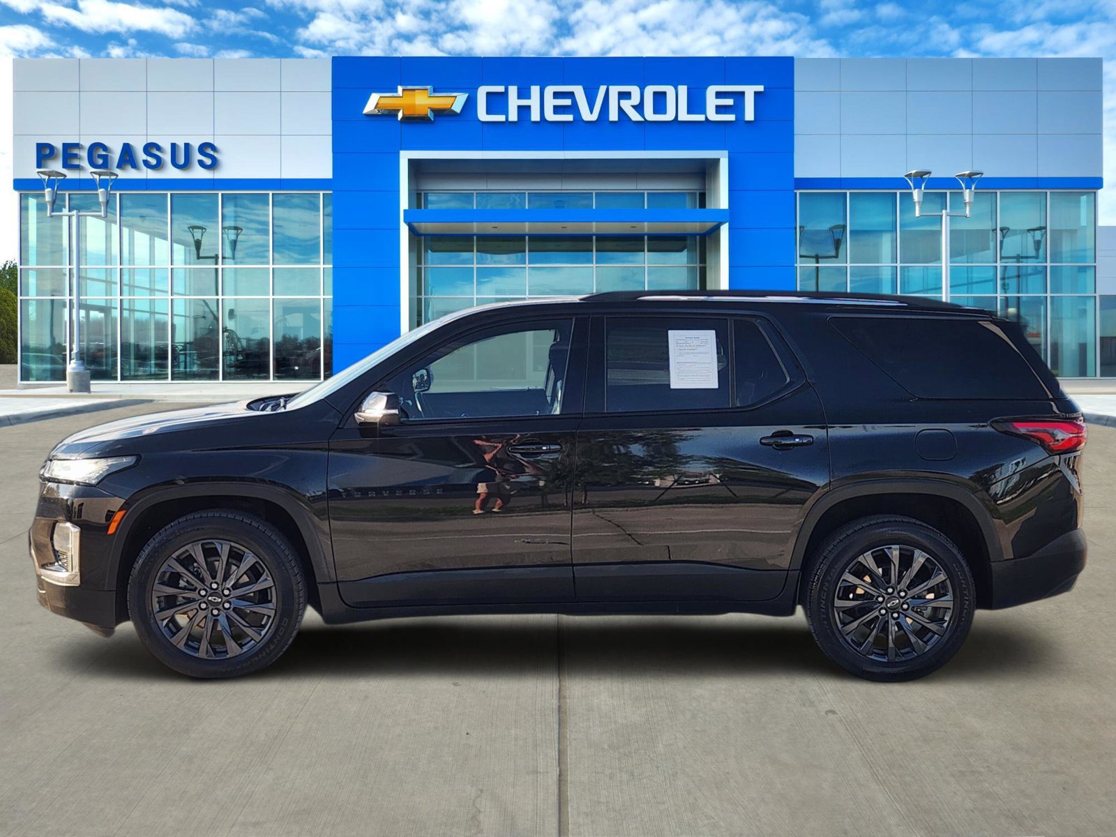 Used 2023 Chevrolet Traverse RS FWD image 3