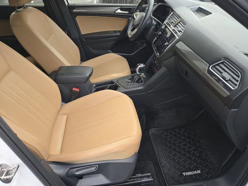 Used 2024 Volkswagen Tiguan SE image 17