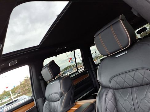 Used 2024 Jeep Grand Wagoneer L Series III image 5