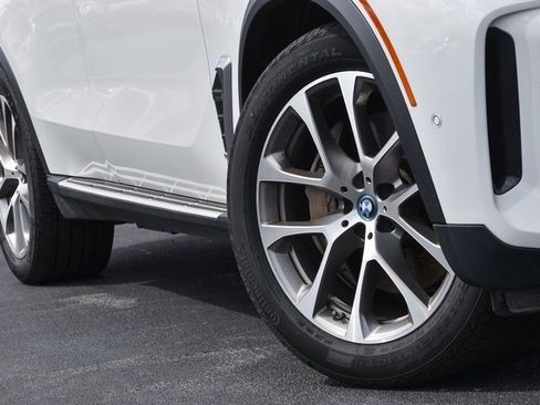 Used 2024 BMW X5 xDrive50e image 16