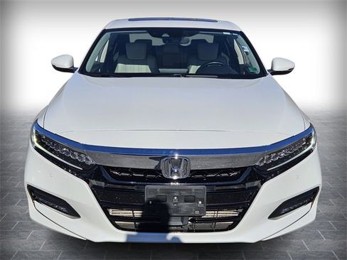 Used 2020 Honda Accord Touring image 2