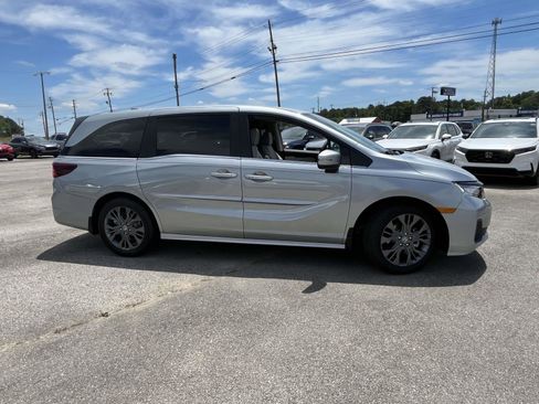 New 2026 Honda Odyssey Touring image 2