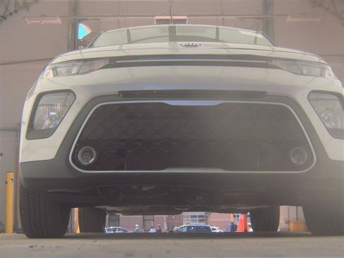 Used 2020 Kia Soul LX FWD image 3
