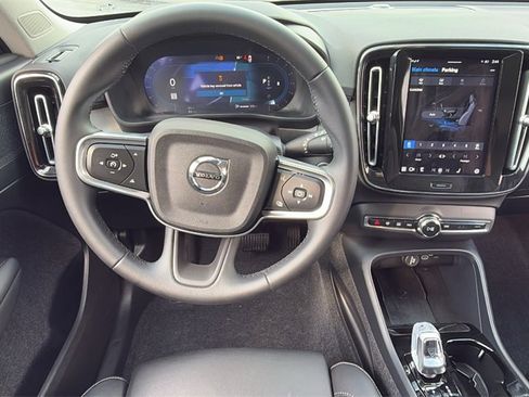 Certified 2025 Volvo XC40 B5 Plus image 8