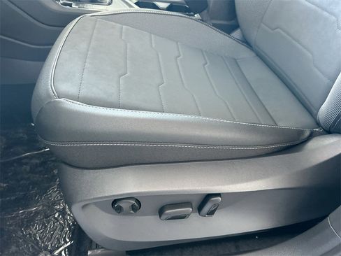 New 2026 Volkswagen Taos SE image 14