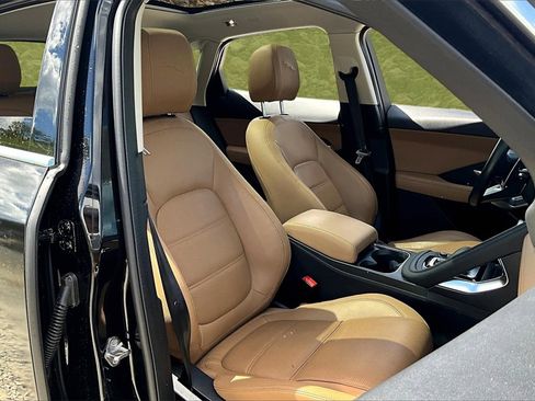 Used 2022 Jaguar E-PACE SE image 7