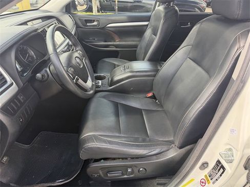 Used 2015 Toyota Highlander XLE image 21