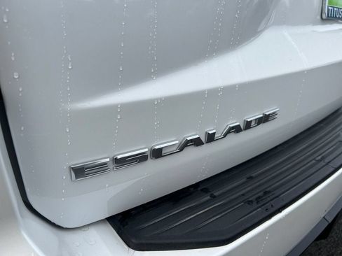 Used 2024 Cadillac Escalade Premium Luxury AWD/4WD image 32