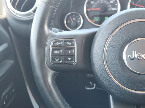 Used 2014 Jeep Wrangler Unlimited Rubicon w/ Connectivity Group AWD/4WD image 26
