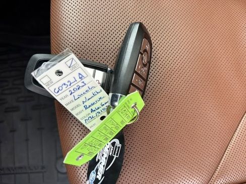 Used 2023 Lincoln Nautilus Reserve image 33