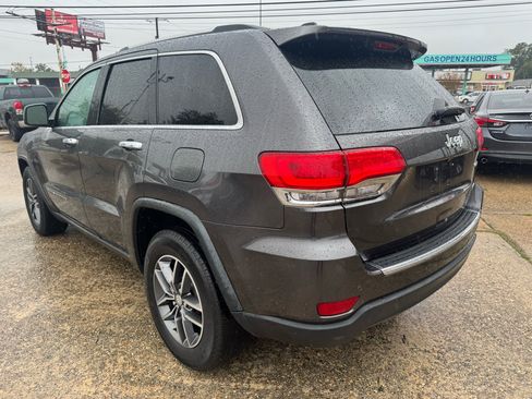 Used 2017 Jeep Grand Cherokee Limited w/ Luxury Group II image 2