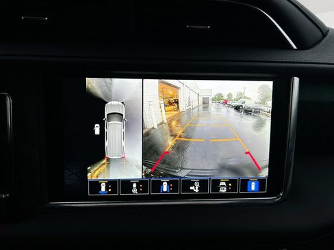 Used 2023 GMC Yukon XL Denali AWD/4WD image 18