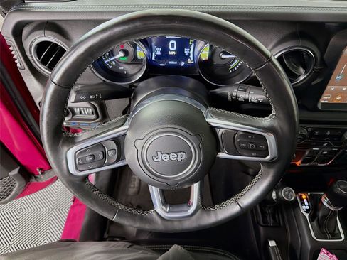 Used 2022 Jeep Wrangler Unlimited Sahara w/ Cold Weather Group AWD/4WD image 3