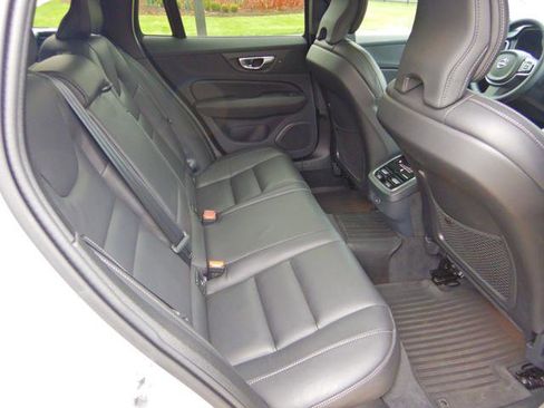 Used 2025 Volvo V60 B5 Cross Country Ultra w/ Climate Package image 16