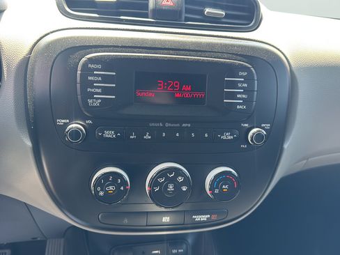 Used 2015 Kia Soul FWD image 25