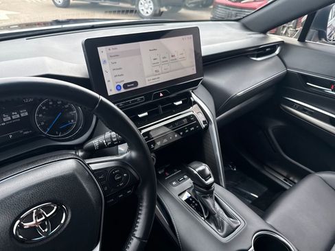 Used 2024 Toyota Venza XLE image 20