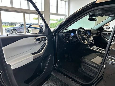 Used 2023 Ford Explorer XLT w/ Equipment Group 202A AWD/4WD image 8