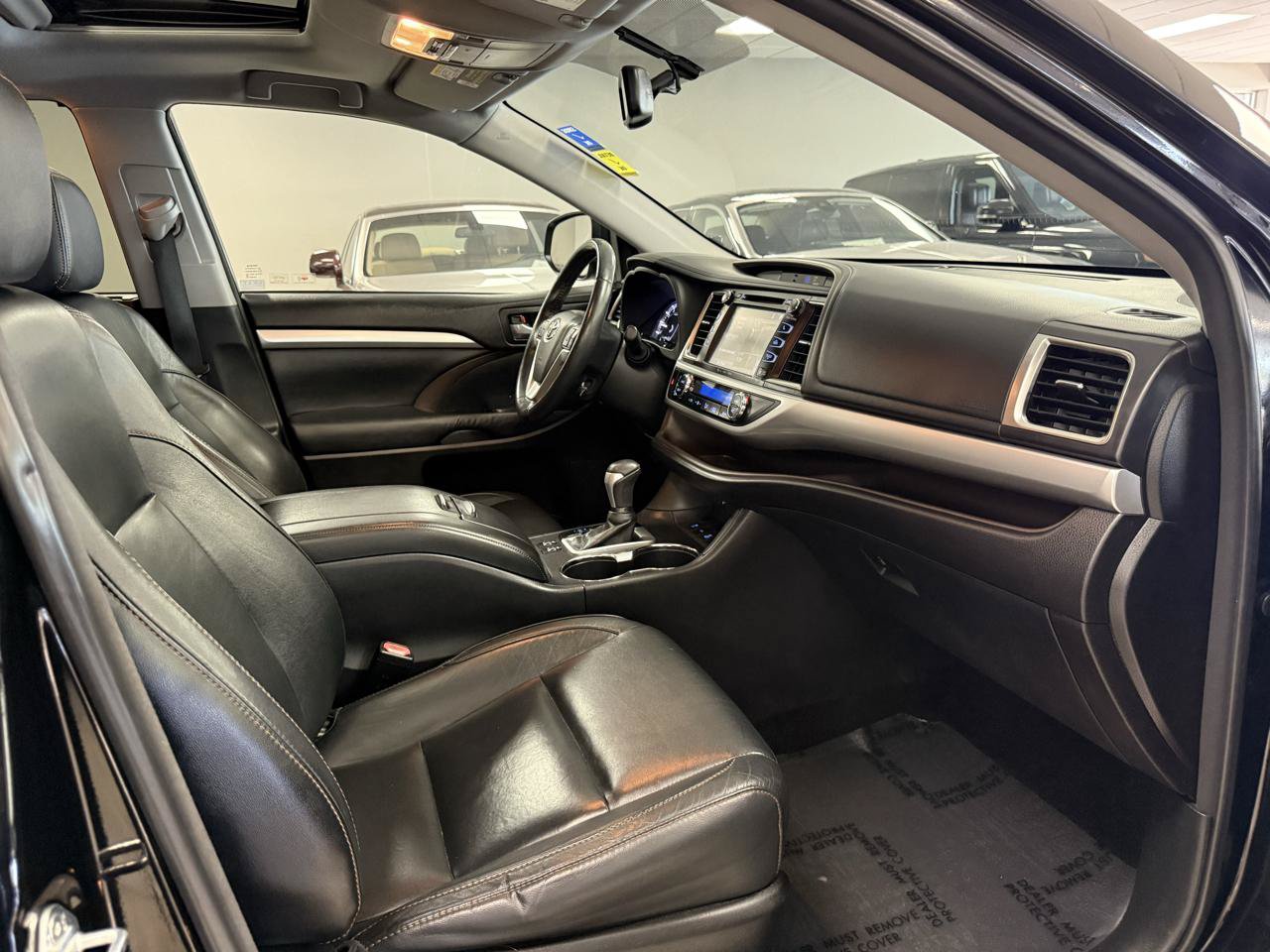 Used 2016 Toyota Highlander XLE AWD/4WD image 32