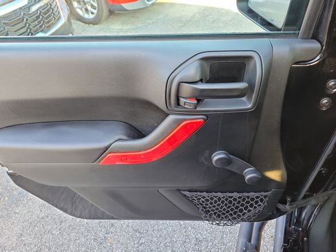 Used 2018 Jeep Wrangler Unlimited Sport w/ Connectivity Group image 16