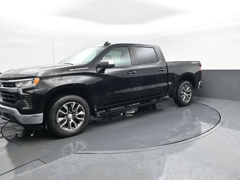 Used 2023 Chevrolet Silverado 1500 LT AWD/4WD image 2